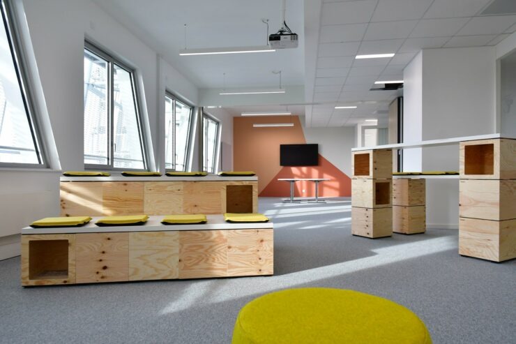 espace de travail collaboratif avec du mobilier flexible