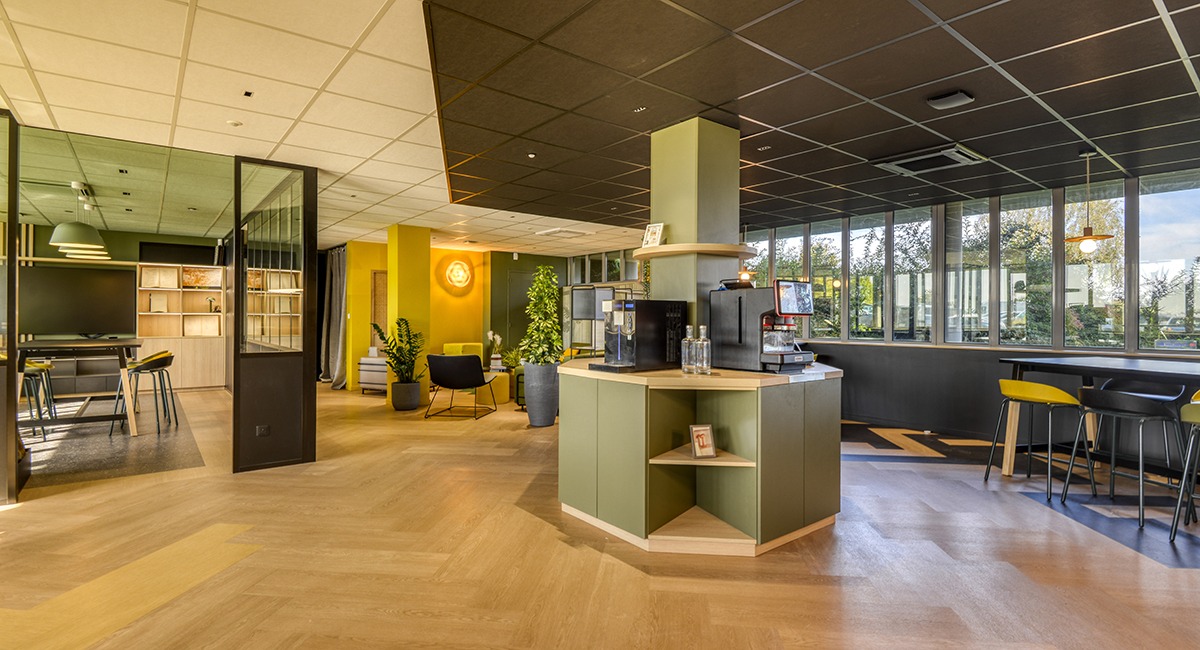 un vaste espace cafeteria